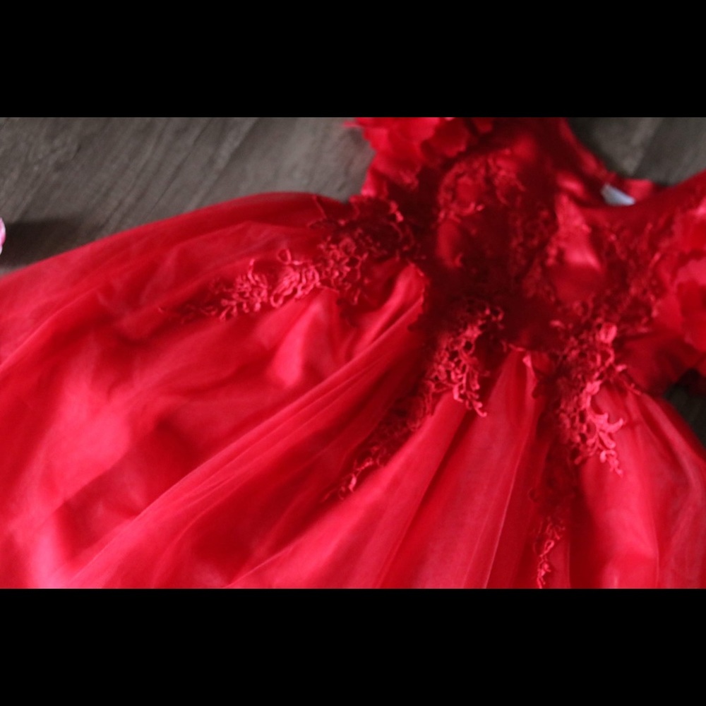 Red girl’s dress - Picture 4 of 5